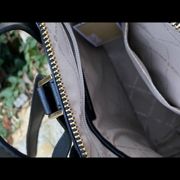 NWT Michael Kors signature LG Emmy backpack brown - Picture 5 of 8